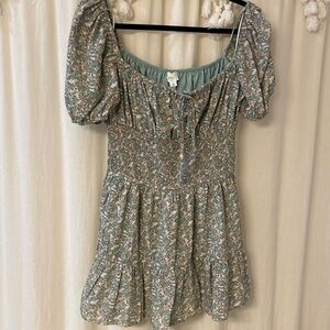 Off the shoulder or on the shoulder dress